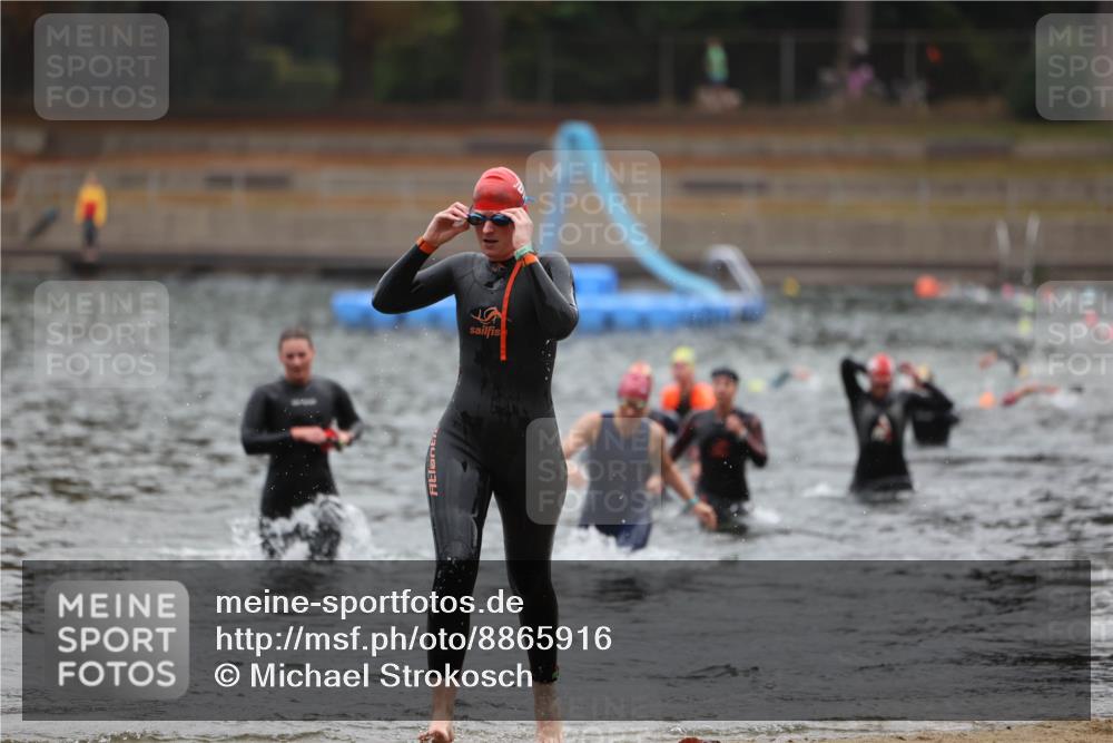 14.09.2025 - Stadtparktriathlon Michael Strokosch http://msf.ph/oto/8865916 14.09.2025 09:12:34 Schwimmen 459, 467, 483 meine-sportfotos.de
