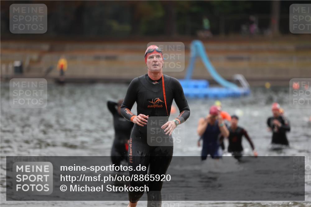14.09.2025 - Stadtparktriathlon Michael Strokosch http://msf.ph/oto/8865920 14.09.2025 09:12:35 Schwimmen 459, 467, 483 meine-sportfotos.de