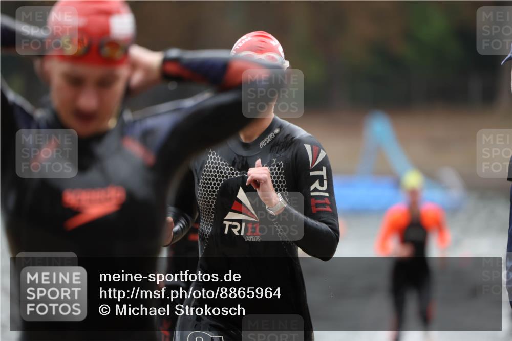 14.09.2025 - Stadtparktriathlon Michael Strokosch http://msf.ph/oto/8865964 14.09.2025 09:12:49 Schwimmen 463, 468, 474, 494 meine-sportfotos.de