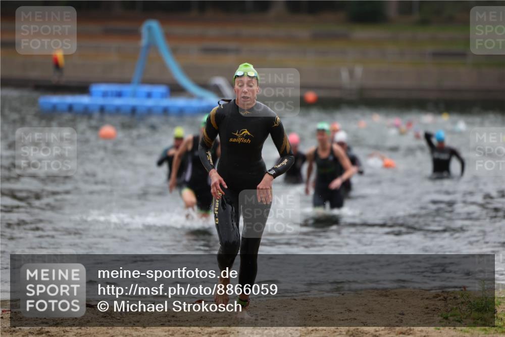 14.09.2025 - Stadtparktriathlon Michael Strokosch http://msf.ph/oto/8866059 14.09.2025 09:13:31 Schwimmen 438, 503 meine-sportfotos.de