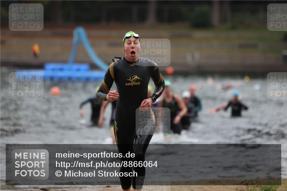 14.09.2025 - Stadtparktriathlon Michael Strokosch http://msf.ph/oto/8866064 14.09.2025 09:13:32 Schwimmen 438, 503 meine-sportfotos.de