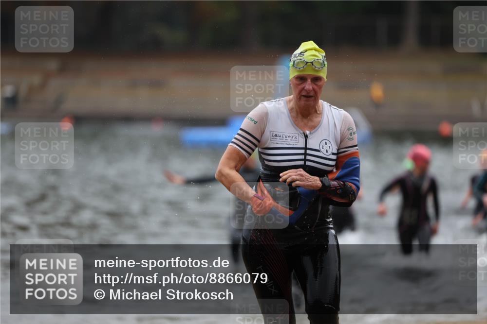 14.09.2025 - Stadtparktriathlon Michael Strokosch http://msf.ph/oto/8866079 14.09.2025 09:13:41 Schwimmen 438, 439, 443, 464, 492, 497, 499 meine-sportfotos.de