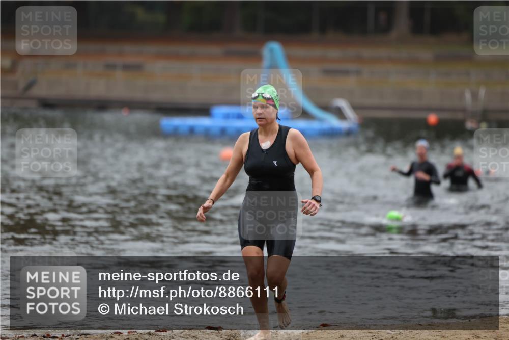 14.09.2025 - Stadtparktriathlon Michael Strokosch http://msf.ph/oto/8866111 14.09.2025 09:13:59 Schwimmen 442, 455, 485, 498 meine-sportfotos.de