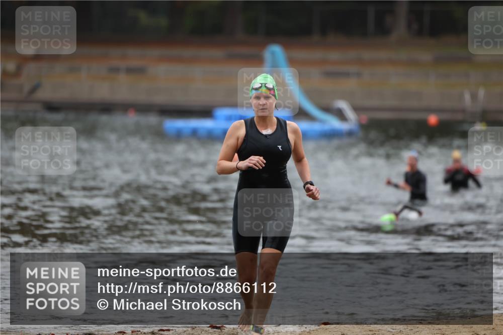 14.09.2025 - Stadtparktriathlon Michael Strokosch http://msf.ph/oto/8866112 14.09.2025 09:13:59 Schwimmen 442, 455, 485, 498 meine-sportfotos.de