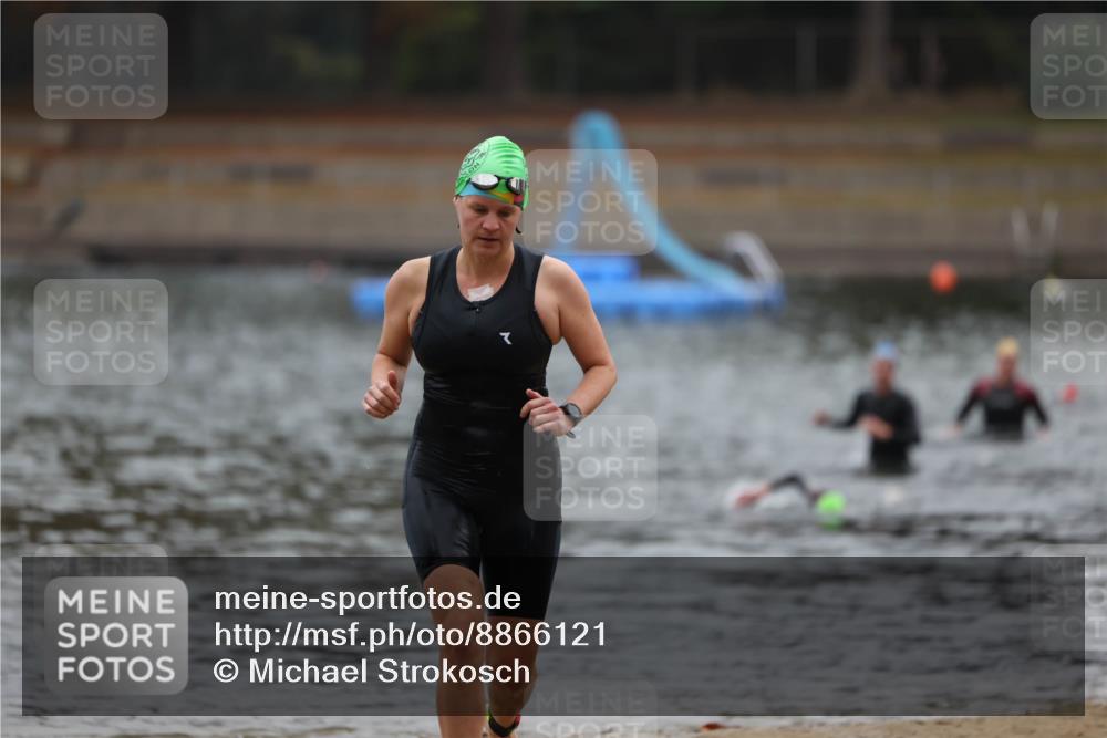 14.09.2025 - Stadtparktriathlon Michael Strokosch http://msf.ph/oto/8866121 14.09.2025 09:14:00 Schwimmen 442, 498 meine-sportfotos.de