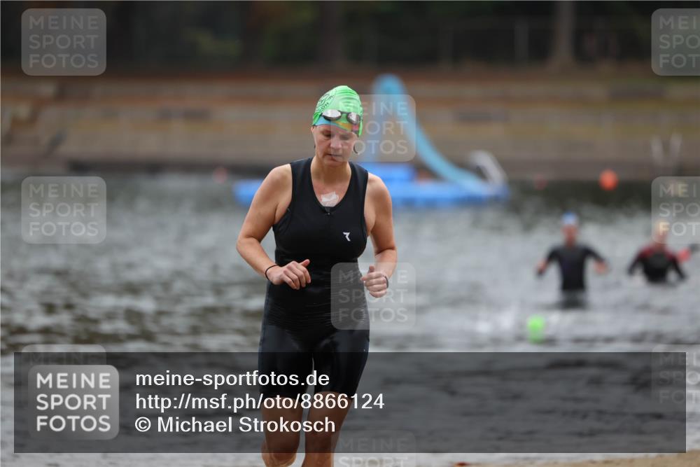 14.09.2025 - Stadtparktriathlon Michael Strokosch http://msf.ph/oto/8866124 14.09.2025 09:14:01 Schwimmen 442, 498 meine-sportfotos.de