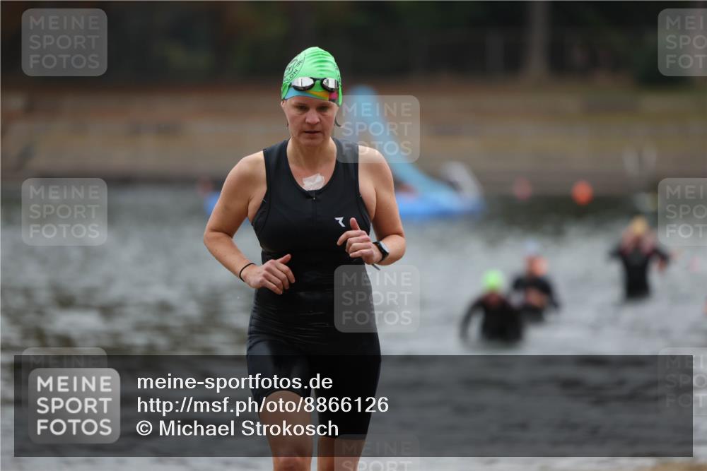 14.09.2025 - Stadtparktriathlon Michael Strokosch http://msf.ph/oto/8866126 14.09.2025 09:14:01 Schwimmen 442, 498 meine-sportfotos.de