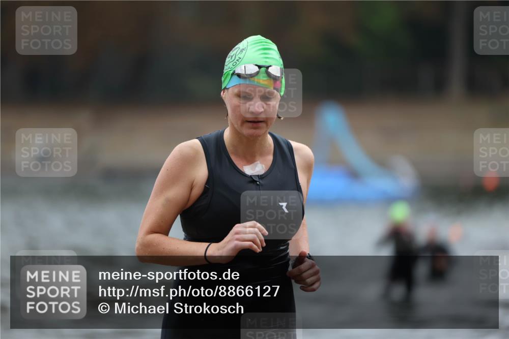 14.09.2025 - Stadtparktriathlon Michael Strokosch http://msf.ph/oto/8866127 14.09.2025 09:14:03 Schwimmen 442, 486, 498 meine-sportfotos.de