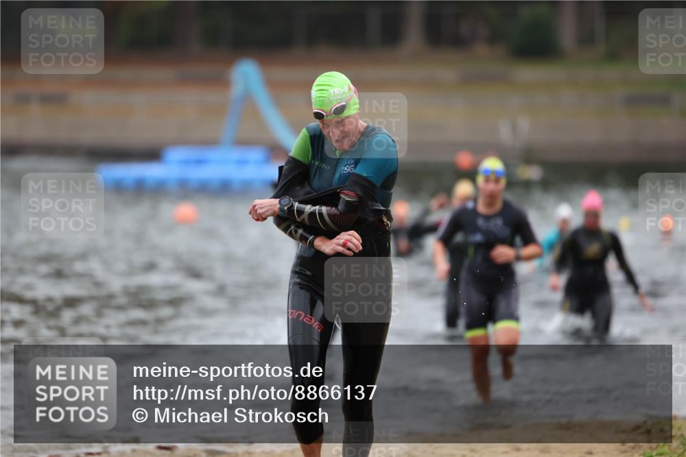 14.09.2025 - Stadtparktriathlon Michael Strokosch http://msf.ph/oto/8866137 14.09.2025 09:14:12 Schwimmen 469, 486, 495, 500, 506 meine-sportfotos.de
