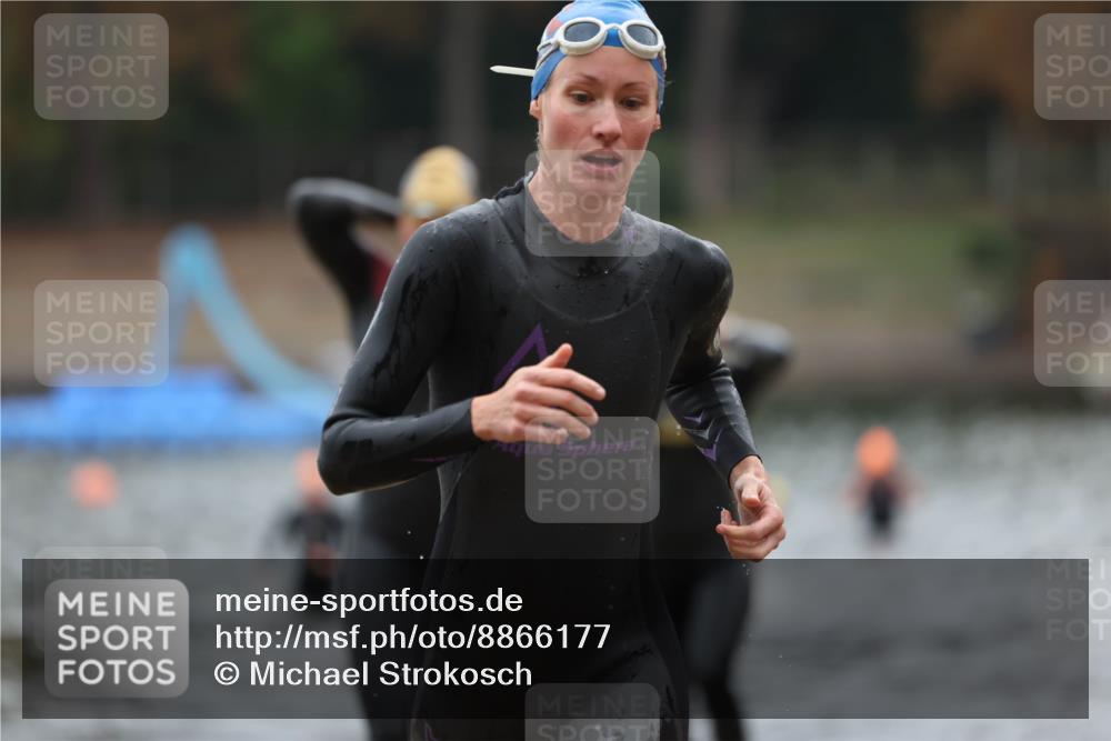 14.09.2025 - Stadtparktriathlon Michael Strokosch http://msf.ph/oto/8866177 14.09.2025 09:14:20 Schwimmen 469, 495, 500, 506 meine-sportfotos.de