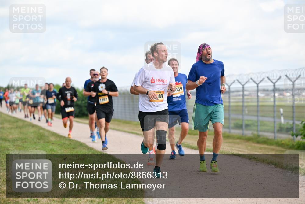 14.09.2025 - Airport Race Dr. Thomas Lammeyer http://msf.ph/oto/8866313 14.09.2025 12:07:03 Laufen 059, 1054, 1392, 18 meine-sportfotos.de