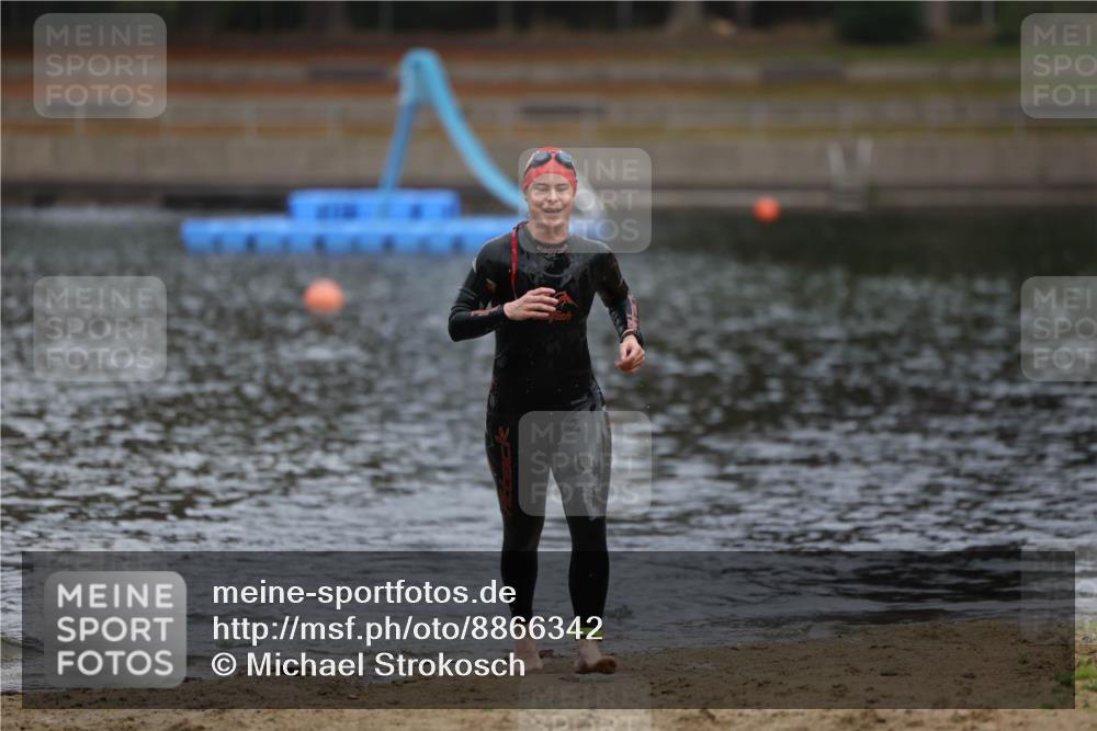 14.09.2025 - Stadtparktriathlon Michael Strokosch http://msf.ph/oto/8866342 14.09.2025 09:16:59 Schwimmen 465 meine-sportfotos.de