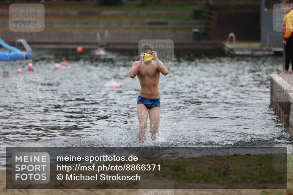 14.09.2025 - Stadtparktriathlon Michael Strokosch http://msf.ph/oto/8866371 14.09.2025 09:42:16 Schwimmen 549 meine-sportfotos.de