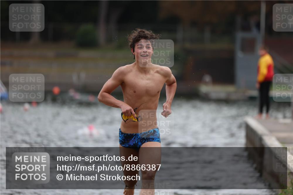 14.09.2025 - Stadtparktriathlon Michael Strokosch http://msf.ph/oto/8866387 14.09.2025 09:42:19 Schwimmen 549 meine-sportfotos.de