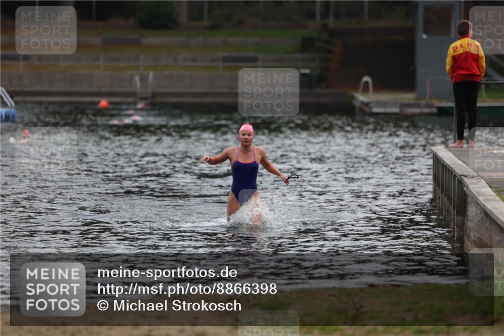 14.09.2025 - Stadtparktriathlon Michael Strokosch http://msf.ph/oto/8866398 14.09.2025 09:42:29 Schwimmen 574 meine-sportfotos.de