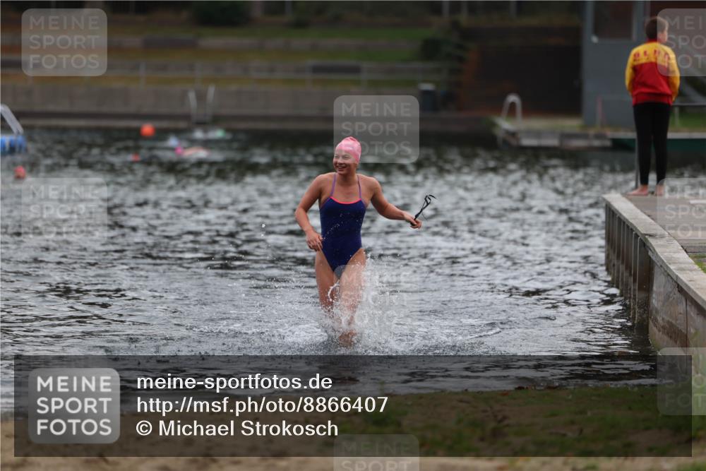14.09.2025 - Stadtparktriathlon Michael Strokosch http://msf.ph/oto/8866407 14.09.2025 09:42:32 Schwimmen 574 meine-sportfotos.de