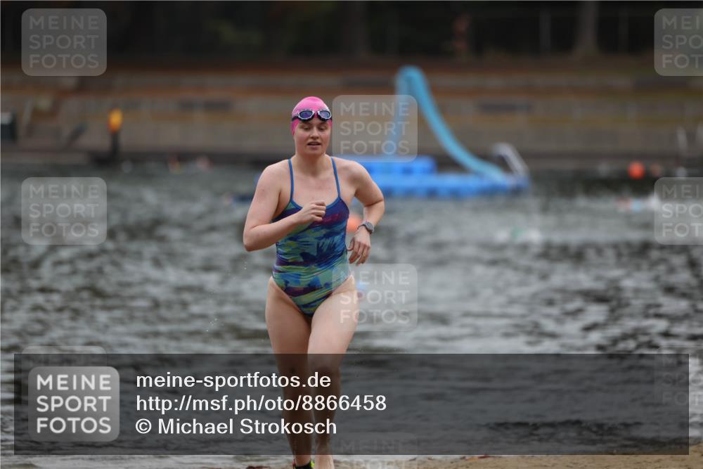 14.09.2025 - Stadtparktriathlon Michael Strokosch http://msf.ph/oto/8866458 14.09.2025 09:43:34 Schwimmen 605 meine-sportfotos.de
