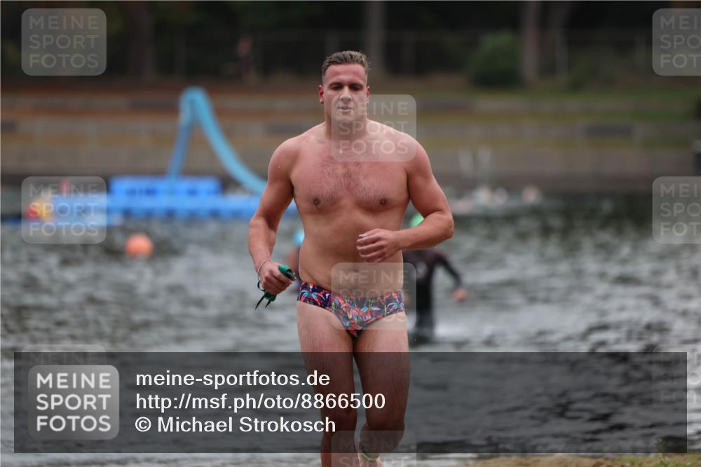 14.09.2025 - Stadtparktriathlon Michael Strokosch http://msf.ph/oto/8866500 14.09.2025 09:44:03 Schwimmen 564 meine-sportfotos.de