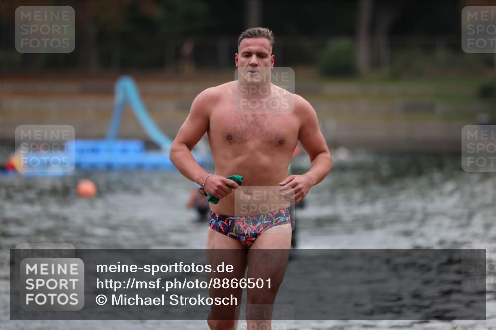 14.09.2025 - Stadtparktriathlon Michael Strokosch http://msf.ph/oto/8866501 14.09.2025 09:44:03 Schwimmen 564 meine-sportfotos.de