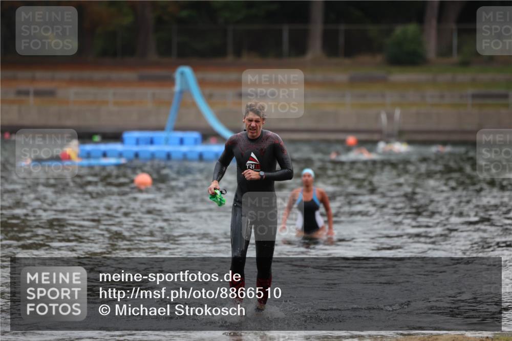 14.09.2025 - Stadtparktriathlon Michael Strokosch http://msf.ph/oto/8866510 14.09.2025 09:44:10 Schwimmen 548 meine-sportfotos.de