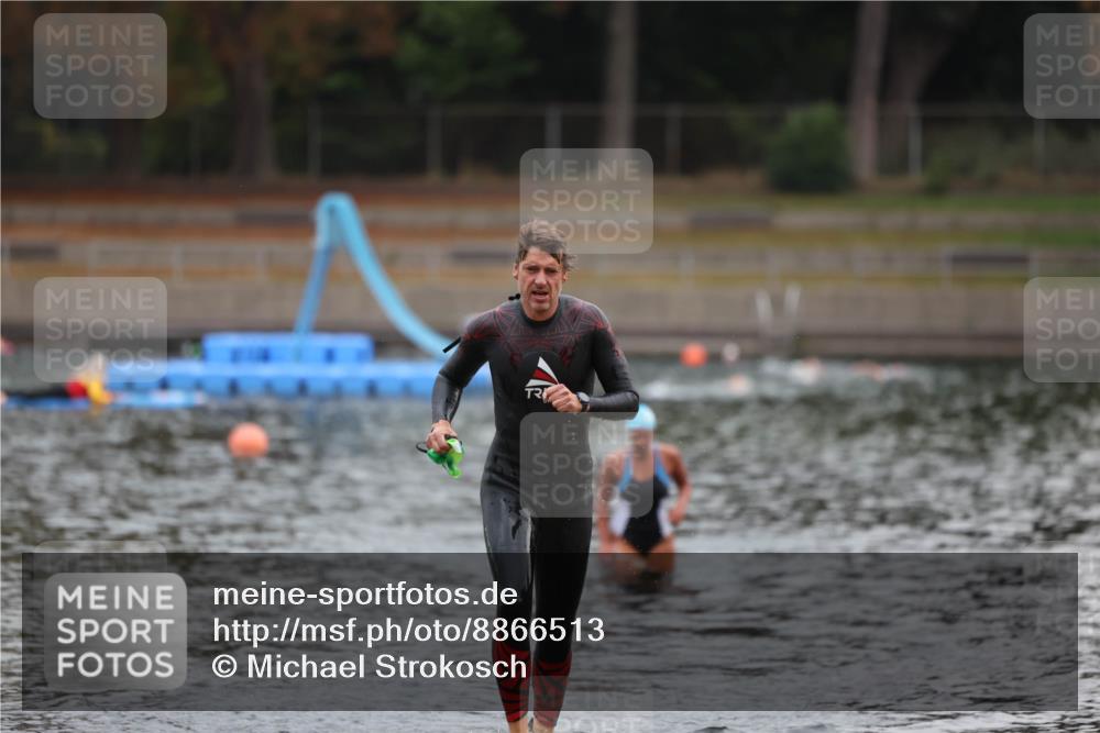 14.09.2025 - Stadtparktriathlon Michael Strokosch http://msf.ph/oto/8866513 14.09.2025 09:44:12 Schwimmen 512, 548 meine-sportfotos.de