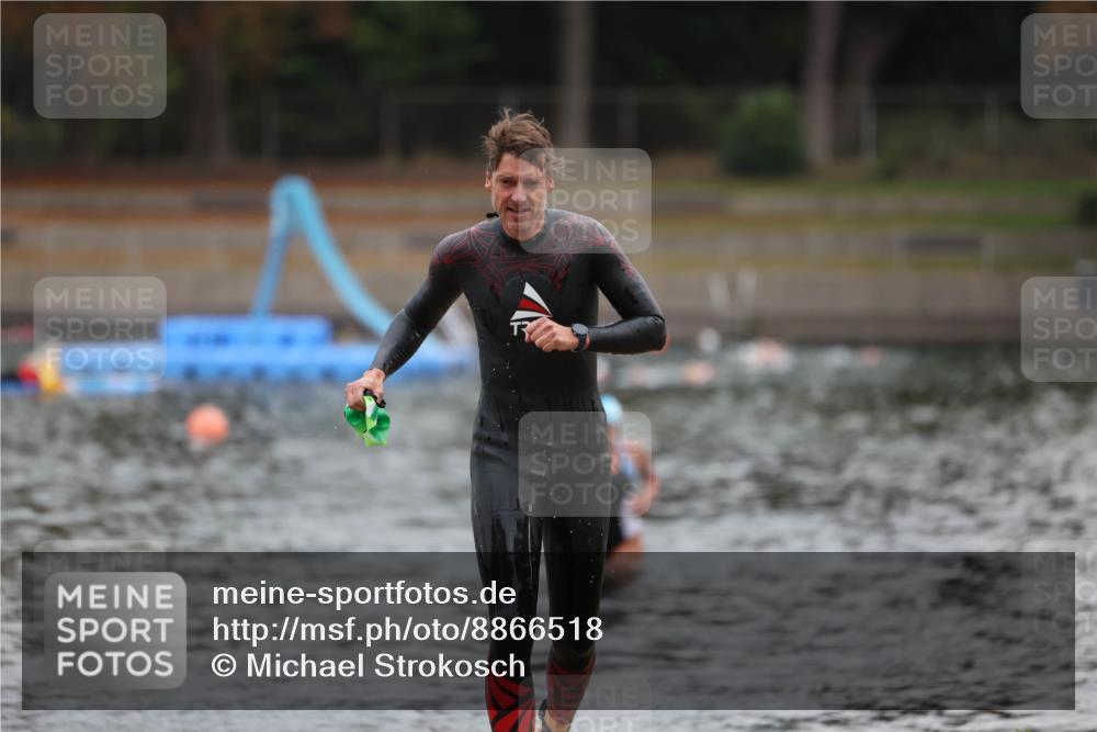 14.09.2025 - Stadtparktriathlon Michael Strokosch http://msf.ph/oto/8866518 14.09.2025 09:44:13 Schwimmen 512, 548 meine-sportfotos.de