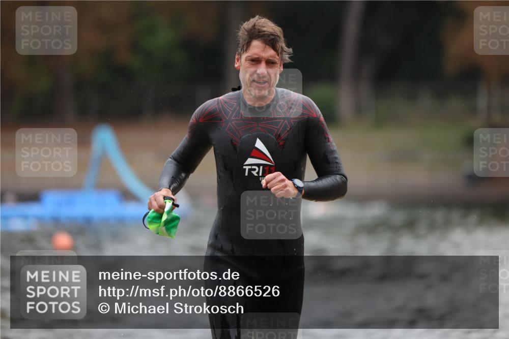 14.09.2025 - Stadtparktriathlon Michael Strokosch http://msf.ph/oto/8866526 14.09.2025 09:44:15 Schwimmen 512, 548 meine-sportfotos.de