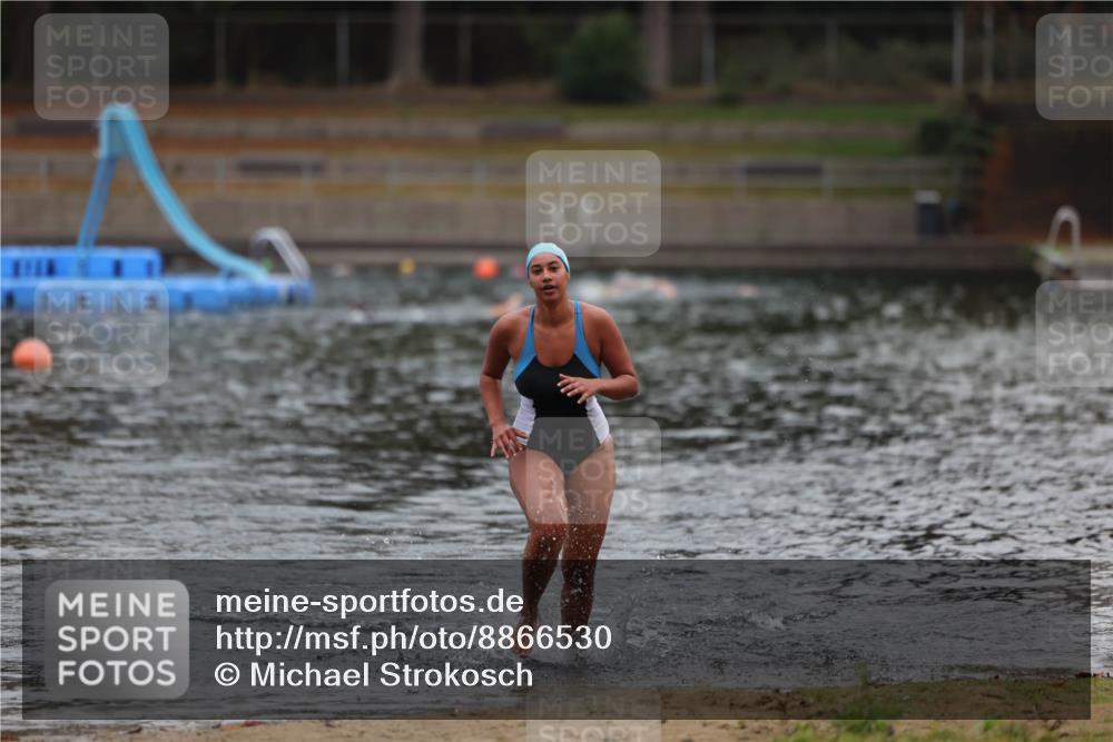 14.09.2025 - Stadtparktriathlon Michael Strokosch http://msf.ph/oto/8866530 14.09.2025 09:44:20 Schwimmen 512, 548 meine-sportfotos.de