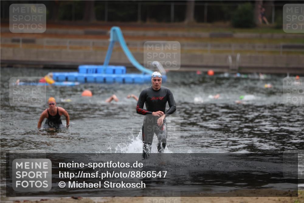 14.09.2025 - Stadtparktriathlon Michael Strokosch http://msf.ph/oto/8866547 14.09.2025 09:45:13 Schwimmen 554 meine-sportfotos.de