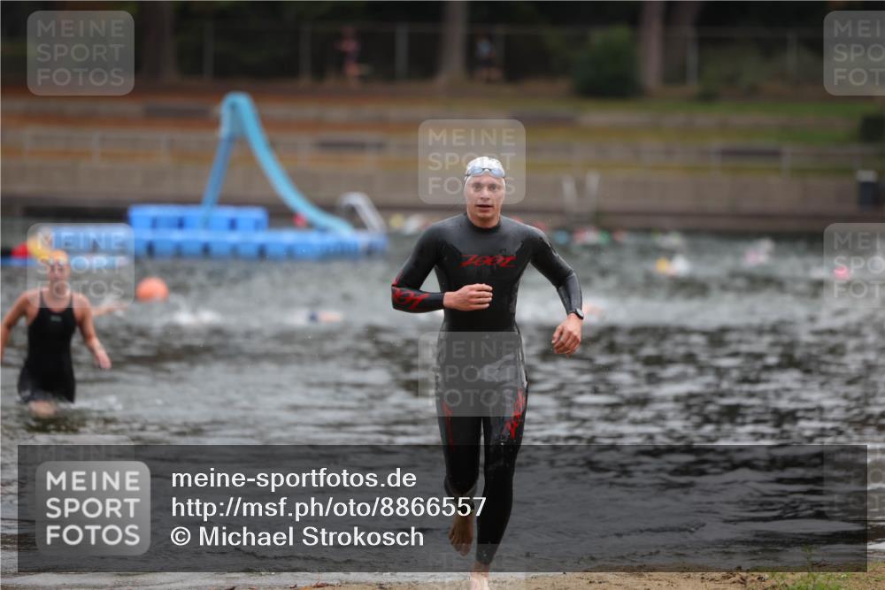 14.09.2025 - Stadtparktriathlon Michael Strokosch http://msf.ph/oto/8866557 14.09.2025 09:45:15 Schwimmen 554 meine-sportfotos.de