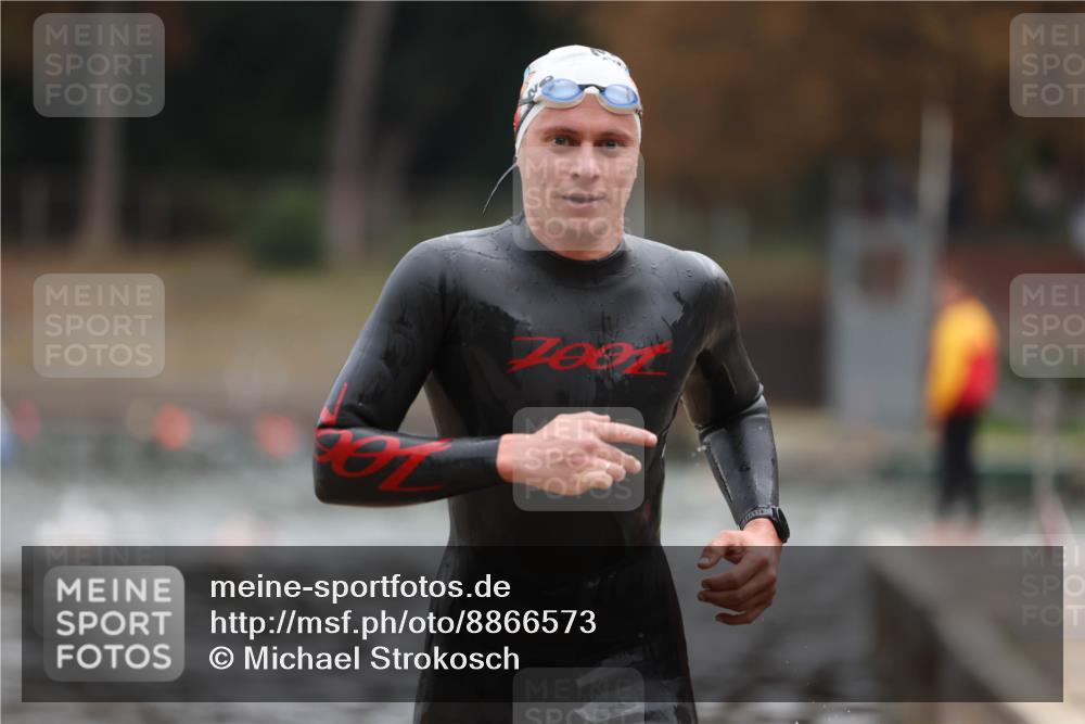 14.09.2025 - Stadtparktriathlon Michael Strokosch http://msf.ph/oto/8866573 14.09.2025 09:45:19 Schwimmen 537, 554 meine-sportfotos.de