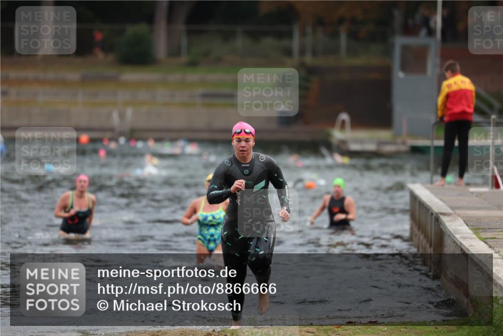 14.09.2025 - Stadtparktriathlon Michael Strokosch http://msf.ph/oto/8866666 14.09.2025 09:46:17 Schwimmen 594, 610 meine-sportfotos.de