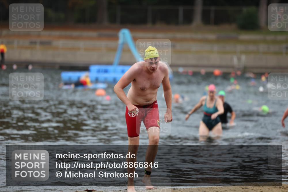 14.09.2025 - Stadtparktriathlon Michael Strokosch http://msf.ph/oto/8866846 14.09.2025 09:47:43 Schwimmen 606 meine-sportfotos.de