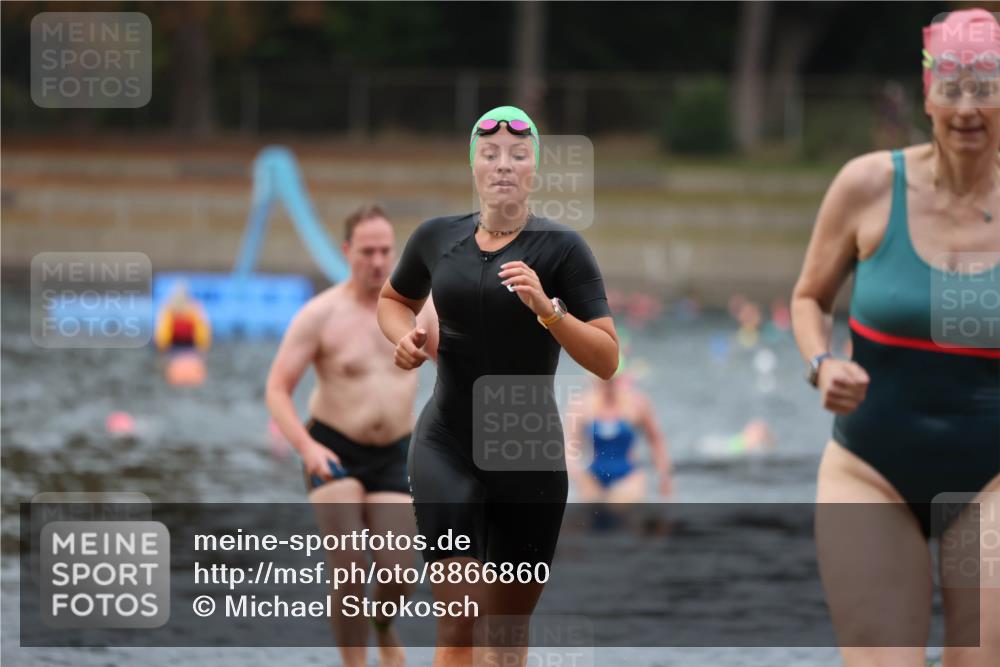 14.09.2025 - Stadtparktriathlon Michael Strokosch http://msf.ph/oto/8866860 14.09.2025 09:47:56 Schwimmen 608, 609, 660 meine-sportfotos.de