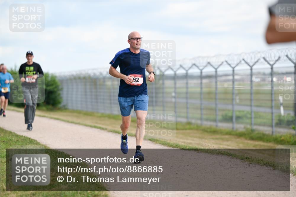 14.09.2025 - Airport Race Dr. Thomas Lammeyer http://msf.ph/oto/8866885 14.09.2025 12:07:40 Laufen 52, 62 meine-sportfotos.de