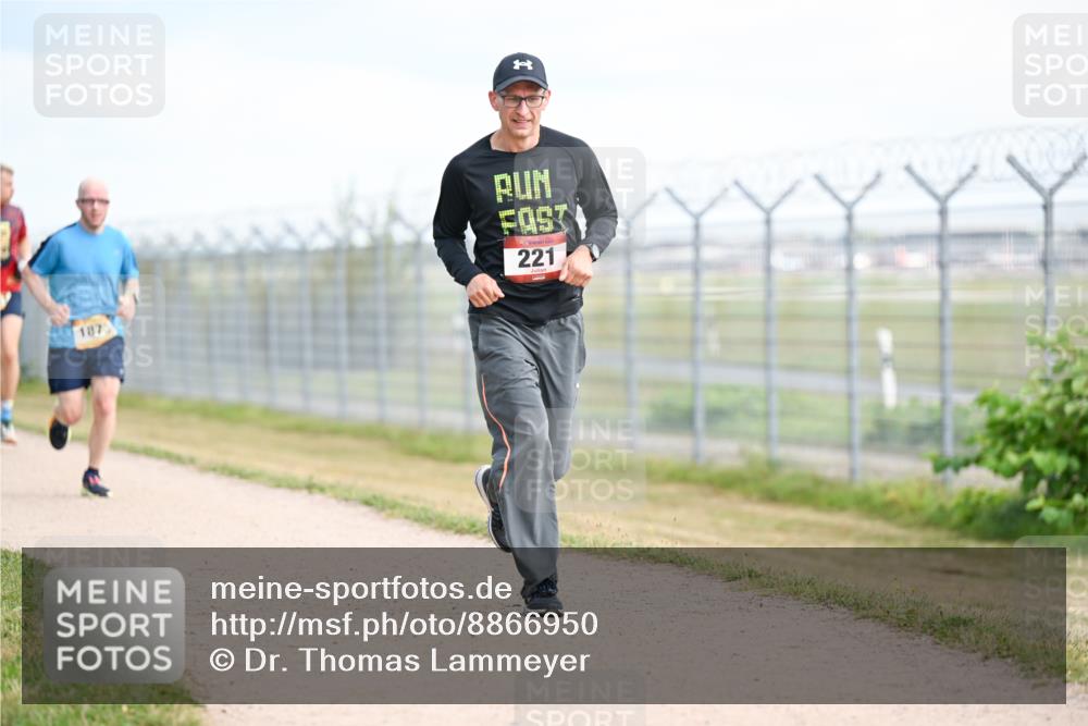 14.09.2025 - Airport Race Dr. Thomas Lammeyer http://msf.ph/oto/8866950 14.09.2025 12:07:44 Laufen 1875, 221 meine-sportfotos.de