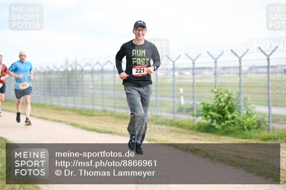 14.09.2025 - Airport Race Dr. Thomas Lammeyer http://msf.ph/oto/8866961 14.09.2025 12:07:45 Laufen 221 meine-sportfotos.de