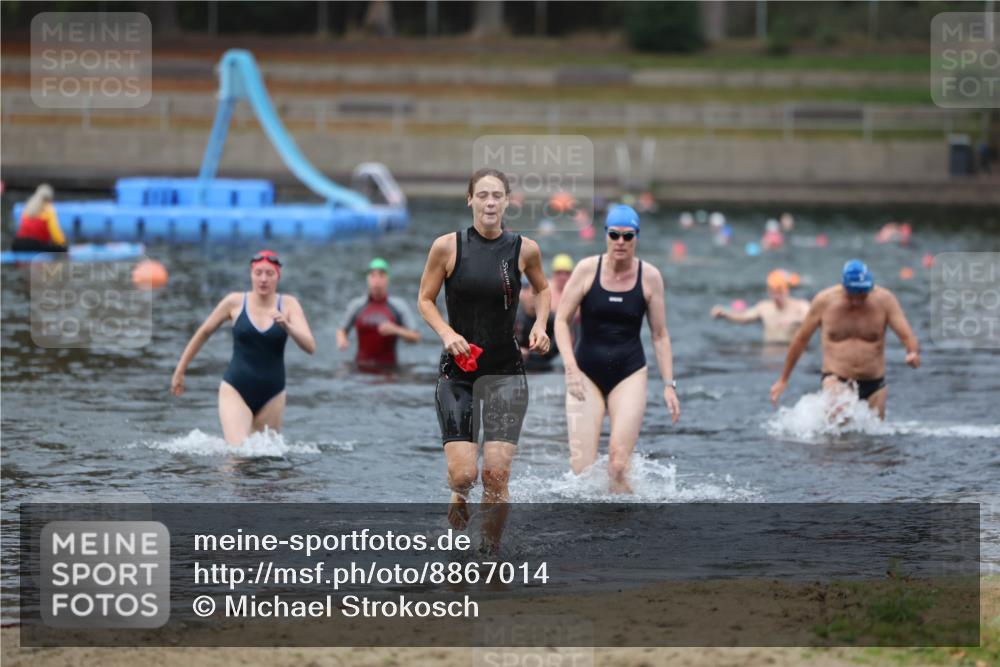 14.09.2025 - Stadtparktriathlon Michael Strokosch http://msf.ph/oto/8867014 14.09.2025 09:48:58 Schwimmen 521, 557, 567, 585 meine-sportfotos.de