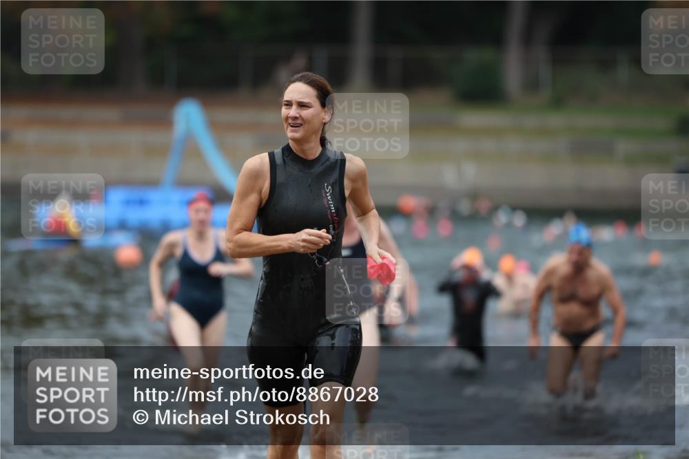 14.09.2025 - Stadtparktriathlon Michael Strokosch http://msf.ph/oto/8867028 14.09.2025 09:49:02 Schwimmen 521, 557, 565, 567, 585 meine-sportfotos.de