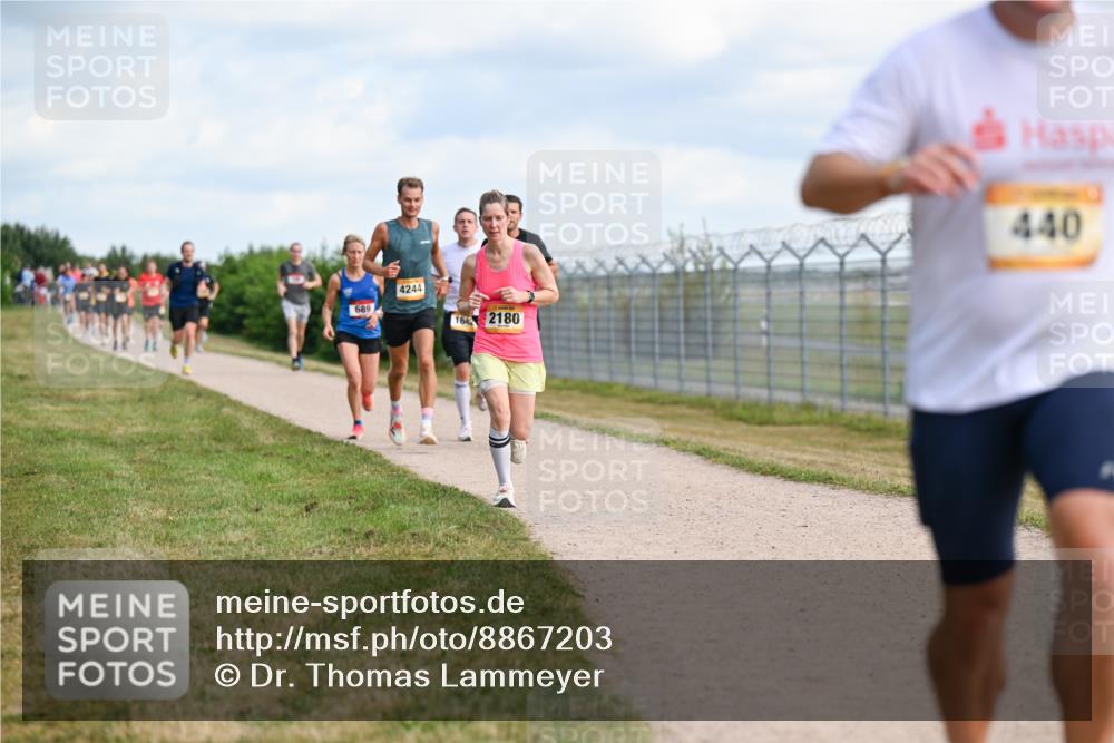 14.09.2025 - Airport Race Dr. Thomas Lammeyer http://msf.ph/oto/8867203 14.09.2025 12:08:04 Laufen 689, 4244, 1642, 2180, 440 meine-sportfotos.de