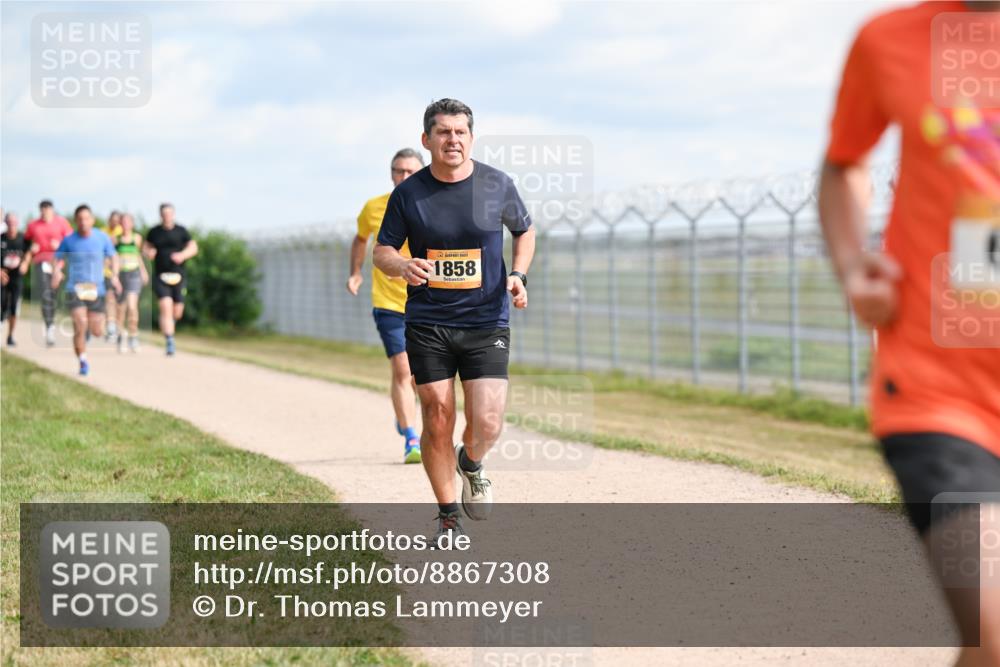 14.09.2025 - Airport Race Dr. Thomas Lammeyer http://msf.ph/oto/8867308 14.09.2025 12:08:29 Laufen 1858 meine-sportfotos.de