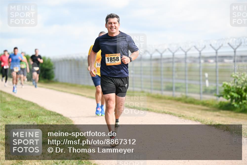 14.09.2025 - Airport Race Dr. Thomas Lammeyer http://msf.ph/oto/8867312 14.09.2025 12:08:29 Laufen 10, 1858 meine-sportfotos.de
