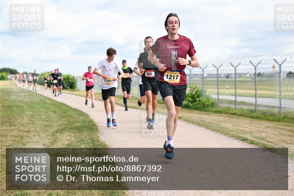 14.09.2025 - Airport Race Dr. Thomas Lammeyer http://msf.ph/oto/8867392 14.09.2025 12:08:45 Laufen 1166, 886, 1217 meine-sportfotos.de