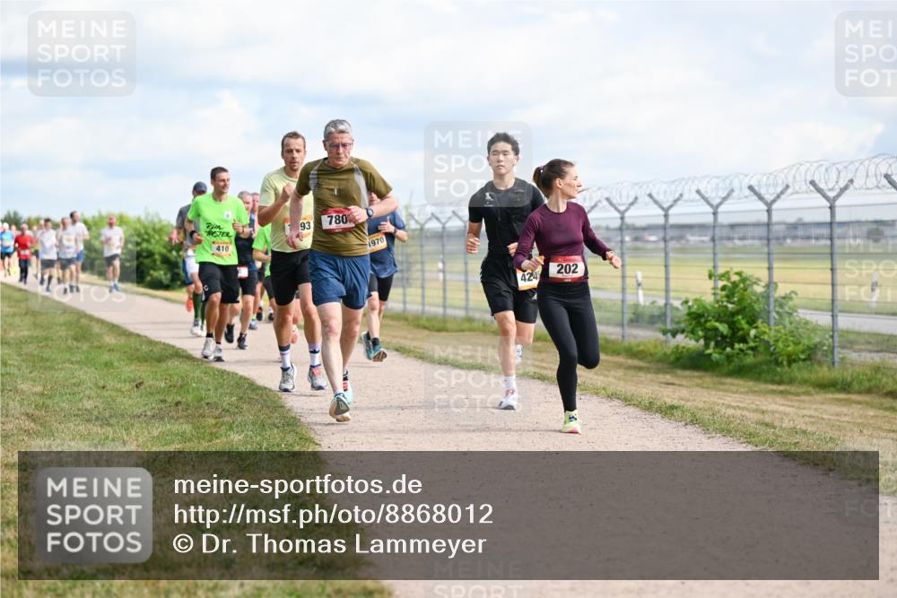 14.09.2025 - Airport Race Dr. Thomas Lammeyer http://msf.ph/oto/8868012 14.09.2025 12:11:00 Laufen 410, 93, 780, 1970, 424, 202 meine-sportfotos.de