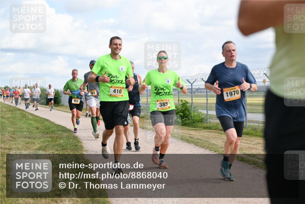 14.09.2025 - Airport Race Dr. Thomas Lammeyer http://msf.ph/oto/8868040 14.09.2025 12:11:04 Laufen 453, 383, 410, 1970, 385 meine-sportfotos.de
