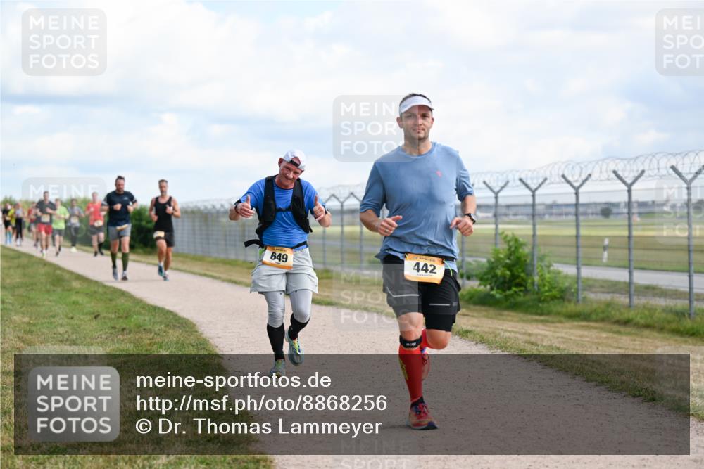 14.09.2025 - Airport Race Dr. Thomas Lammeyer http://msf.ph/oto/8868256 14.09.2025 12:11:47 Laufen 649, 442 meine-sportfotos.de