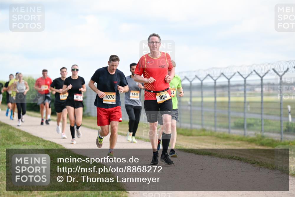 14.09.2025 - Airport Race Dr. Thomas Lammeyer http://msf.ph/oto/8868272 14.09.2025 12:11:56 Laufen 810, 1078, 1078, 1448, 54, 396 meine-sportfotos.de