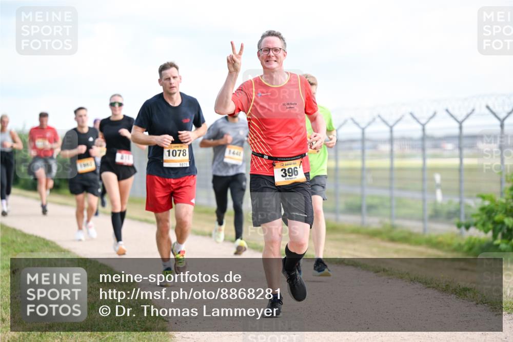 14.09.2025 - Airport Race Dr. Thomas Lammeyer http://msf.ph/oto/8868281 14.09.2025 12:11:57 Laufen 11, 1078, 1078, 69, 1441, 396 meine-sportfotos.de