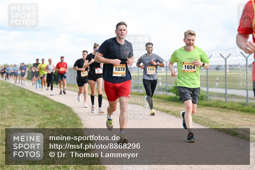 14.09.2025 - Airport Race Dr. Thomas Lammeyer http://msf.ph/oto/8868296 14.09.2025 12:11:59 Laufen 1952, 810, 1078, 1078, 1448, 20, 1654 meine-sportfotos.de