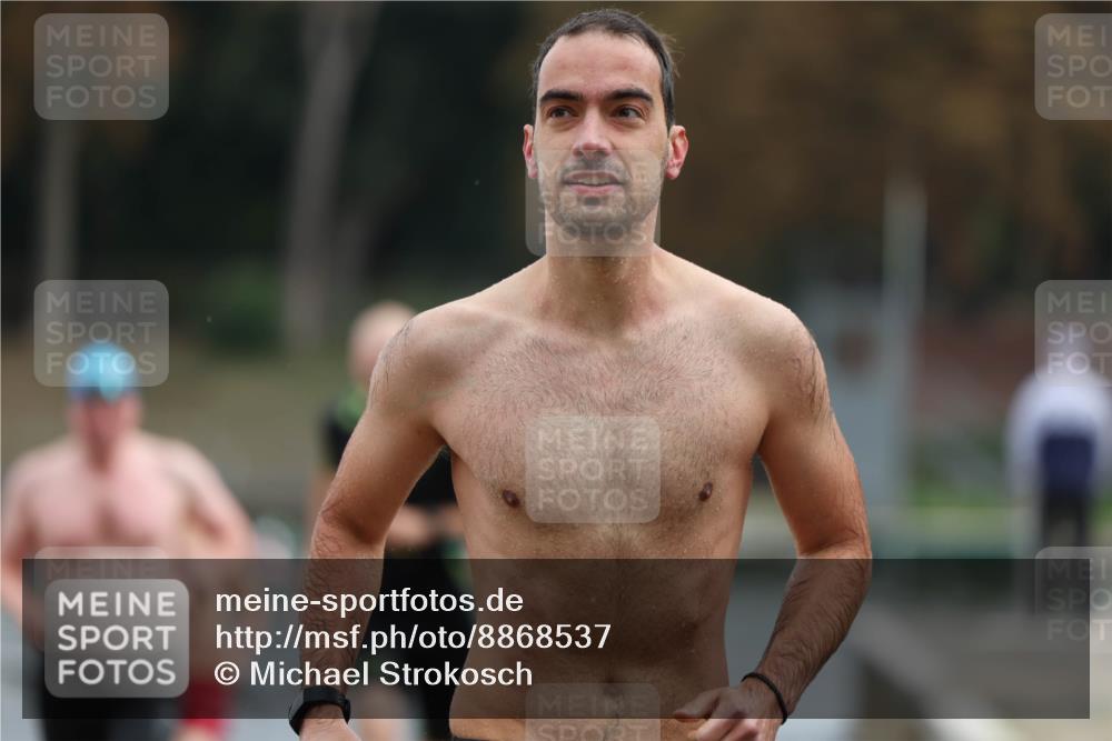 14.09.2025 - Stadtparktriathlon Michael Strokosch http://msf.ph/oto/8868537 14.09.2025 10:32:45 Schwimmen 723, 736, 762, 776, 781, 802, 816, 821 meine-sportfotos.de